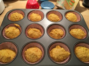 Muffinblech mit Möhren-Muffines