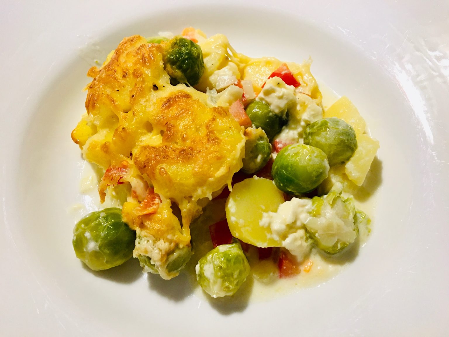 Kartoffel-Rosenkohl-Paprika-Auflauf vegetarisch – Nanös Welt Kartoffel-Rosenkohl-Paprika-Auflauf vegetarisch – Nanös Welt